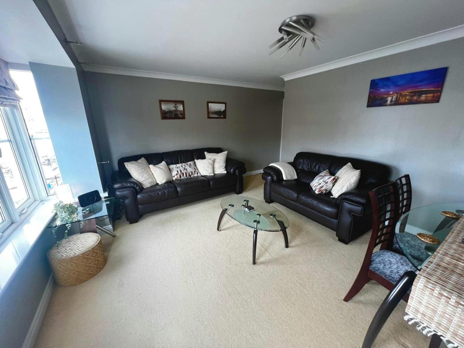Majestic, Modern & Spacious Harbour-View Apartment With Parking วิทบี ภายนอก รูปภาพ