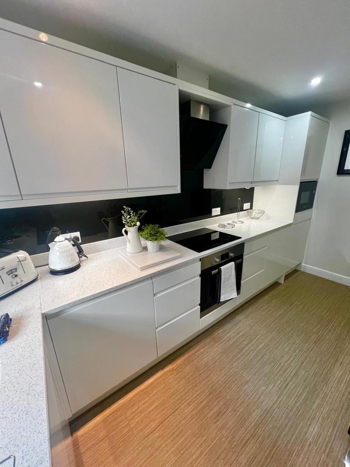 Majestic, Modern & Spacious Harbour-View Apartment With Parking วิทบี ภายนอก รูปภาพ